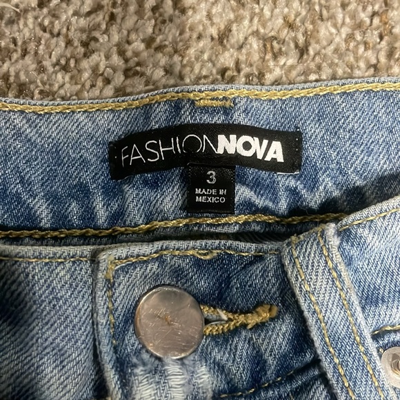 Fashion Nova denim high rise cut off shorts - Picture 2 of 3